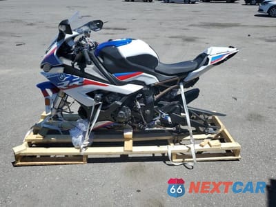 Trzecie zdjęcie samochodu z tyłu: 2021 BMW S 1000 RR VIN:WB10E230XM6D39800 - miniatura