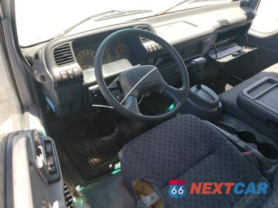 Zdjęcie 8 z 12 samochodu: 2007 ISUZU NPR VIN:JALC4B16477013334 - miniatura