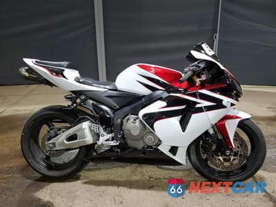 2006 HONDA CBR600 RR JH2PC37026M304856 - główne zdjęcie licytacji z USA - miniatura
