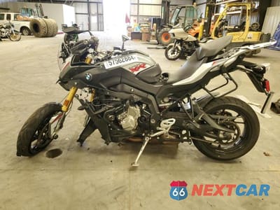 Trzecie zdjęcie samochodu z tyłu: 2016 BMW S 1000 XR VIN:WB10D1304GZ463302 - miniatura