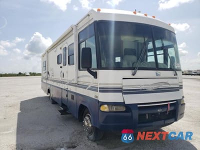 2004 WINNEBAGO CLASS A 5B4HP67G243385722 - główne zdjęcie licytacji z USA - miniatura