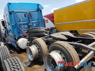 Trzecie zdjęcie samochodu z tyłu: 2014 FREIGHTLINER CASCADIA 125 VIN:3AKJGLD57ESFS5652 - miniatura