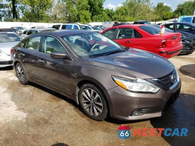 Czwarte zdjęcie samochodu z boku: 2017 NISSAN ALTIMA 2.5 VIN:1N4AL3APXHC153719 - miniatura