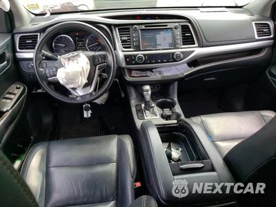 Zdjęcie 8 z 13 samochodu: 2018 TOYOTA HIGHLANDER SE VIN:5TDJZRFH6JS525039 - miniatura
