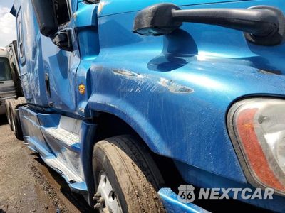 Zdjęcie 9 z 10 samochodu: 2014 FREIGHTLINER CASCADIA 125 VIN:3AKJGLD57ESFS5652 - miniatura