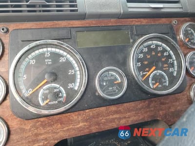 Zdjęcie 8 z 10 samochodu: 2014 FREIGHTLINER CASCADIA 125 VIN:3AKJGLD57ESFS5652 - miniatura