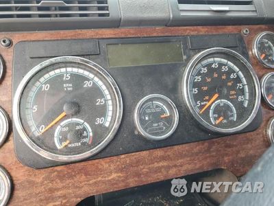 Zdjęcie 8 z 10 samochodu: 2014 FREIGHTLINER CASCADIA 125 VIN:3AKJGLD57ESFS5652 - miniatura