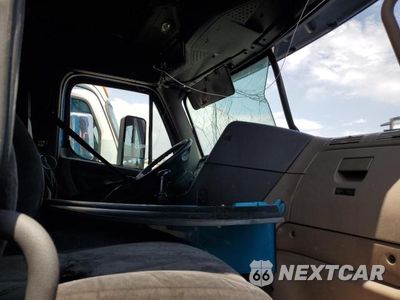 Piąte zdjęcie samochodu w środku: 2014 FREIGHTLINER CASCADIA 125 VIN:3AKJGLD57ESFS5652 - miniatura