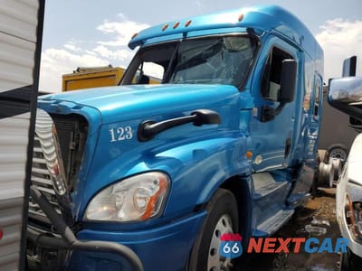 Drugie zdjęcie samochodu z przodu: 2014 FREIGHTLINER CASCADIA 125 VIN:3AKJGLD57ESFS5652 - miniatura