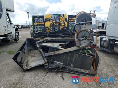 Zdjęcie 6 z 13 samochodu: 2018 ISUZU NPR HD VIN:54DC4W1B5JS809029 - miniatura