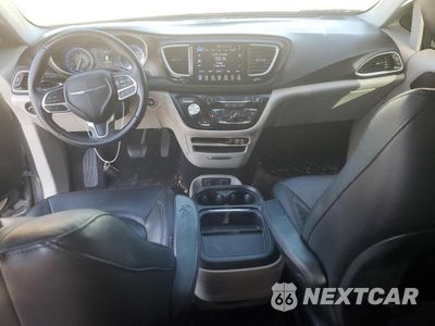 Zdjęcie 8 z 13 samochodu: 2017 CHRYSLER PACIFICA TOURING L VIN:2C4RC1BG9HR667620 - miniatura
