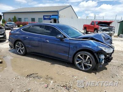 Czwarte zdjęcie samochodu z boku: 2021 HYUNDAI SONATA SEL PLUS VIN:5NPEJ4J29MH075413 - miniatura