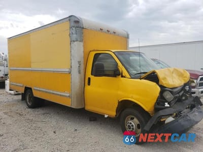 Czwarte zdjęcie samochodu z boku: 2011 GMC SAVANA CUTAWAY G3500 VIN:1GD374CG4B1901292 - miniatura