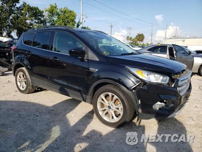 Czwarte zdjęcie samochodu z boku: 2019 FORD ESCAPE SEL VIN:1FMCU0HDXKUC09407 - miniatura