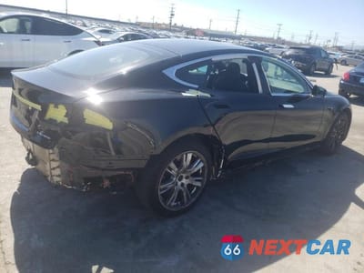 Trzecie zdjęcie samochodu z tyłu: 2020 TESLA MODEL S VIN:5YJSA1E29LF415944 - miniatura