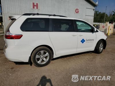 Trzecie zdjęcie samochodu z tyłu: 2017 TOYOTA SIENNA LE VIN:5TDKZ3DC2HS852105 - miniatura