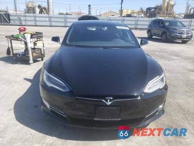 Piąte zdjęcie samochodu w środku: 2020 TESLA MODEL S VIN:5YJSA1E29LF415944 - miniatura