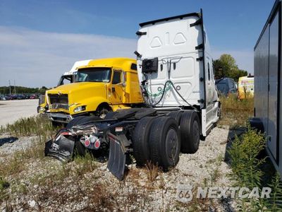 Czwarte zdjęcie samochodu z boku: 2021 FREIGHTLINER CASCADIA 126 VIN:3AKJHHDR2MSMU3384 - miniatura