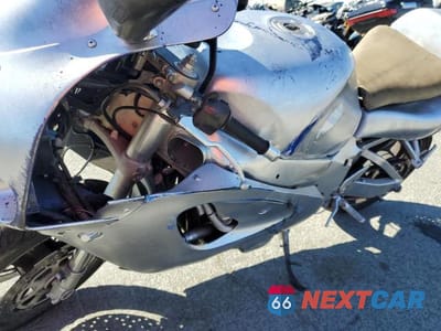 Zdjęcie 10 z 10 samochodu: 1997 SUZUKI GSX-R750 VIN:JS1GR7DAXV2103089 - miniatura