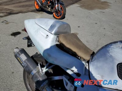 Zdjęcie 6 z 10 samochodu: 1997 SUZUKI GSX-R750 VIN:JS1GR7DAXV2103089 - miniatura