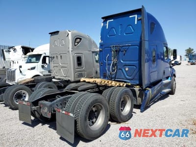 Czwarte zdjęcie samochodu z boku: 2019 FREIGHTLINER CASCADIA 126 VIN:3AKJHHDR5KSKC5304 - miniatura