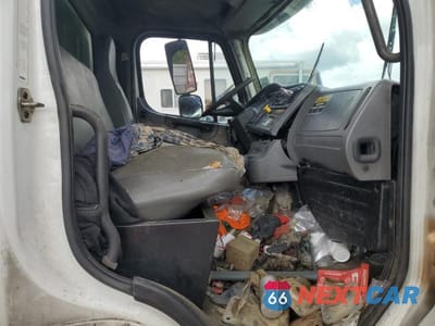 Piąte zdjęcie samochodu w środku: 2006 FREIGHTLINER M2 106 MEDIUM DUTY VIN:1FVACXDC56HW64060 - miniatura