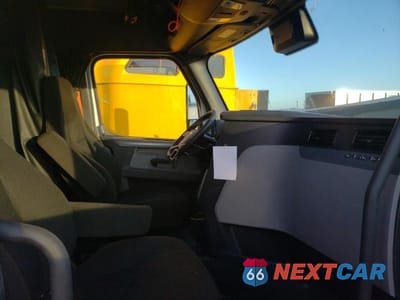Piąte zdjęcie samochodu w środku: 2021 FREIGHTLINER CASCADIA 126 VIN:3AKJHHDR2MSMU3384 - miniatura
