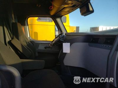 Piąte zdjęcie samochodu w środku: 2021 FREIGHTLINER CASCADIA 126 VIN:3AKJHHDR2MSMU3384 - miniatura
