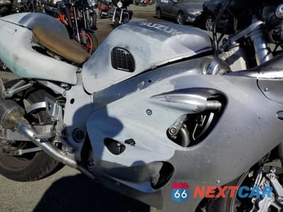 Zdjęcie 9 z 10 samochodu: 1997 SUZUKI GSX-R750 VIN:JS1GR7DAXV2103089 - miniatura