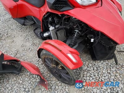 Zdjęcie 9 z 10 samochodu: 2013 CAN-AM SPYDER ROADSTER RT VIN:2BXNBBC13DV006121 - miniatura