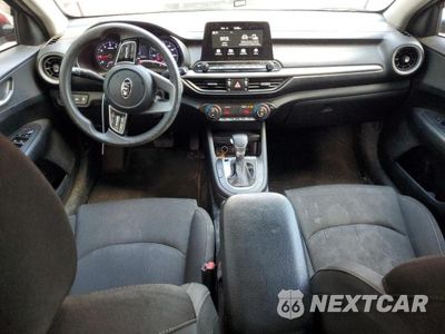 Zdjęcie 8 z 12 samochodu: 2019 KIA FORTE FE VIN:3KPF24AD9KE018603 - miniatura