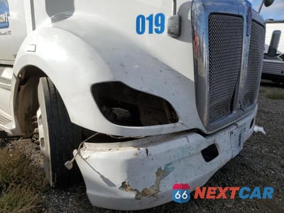 Zdjęcie 9 z 10 samochodu: 2017 KENWORTH CONSTRUCTION T680 VIN:1XKYDP9X0HJ144979 - miniatura