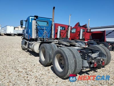 Trzecie zdjęcie samochodu z tyłu: 2014 VOLVO VN VNM VIN:4V4MC9EG9EN173324 - miniatura