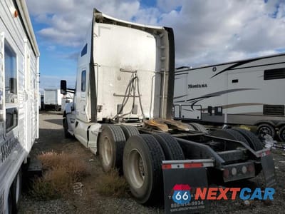 Trzecie zdjęcie samochodu z tyłu: 2017 KENWORTH CONSTRUCTION T680 VIN:1XKYDP9X0HJ144979 - miniatura