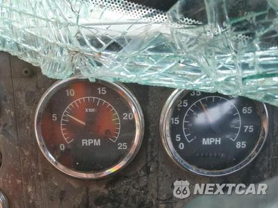 Zdjęcie 8 z 10 samochodu: 2000 INTERNATIONAL 9100 9100I VIN:2HSCBAER9YC073934 - miniatura