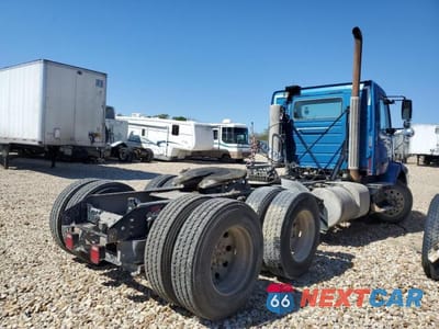 Czwarte zdjęcie samochodu z boku: 2014 VOLVO VN VNM VIN:4V4MC9EG9EN173324 - miniatura