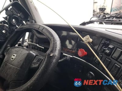 Zdjęcie 8 z 10 samochodu: 2012 VOLVO VN VNL VIN:4V4NC9EJ3CN538786 - miniatura