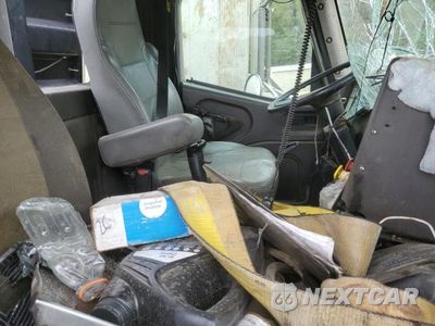 Piąte zdjęcie samochodu w środku: 2000 INTERNATIONAL 9100 9100I VIN:2HSCBAER9YC073934 - miniatura