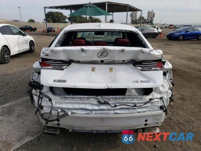 Zdjęcie 6 z 13 samochodu: 2018 LEXUS IS 300 VIN:JTHBA1D22J5075776 - miniatura