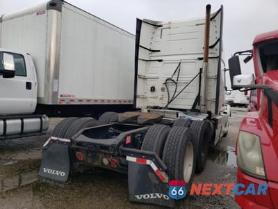 Czwarte zdjęcie samochodu z boku: 2012 VOLVO VN VNL VIN:4V4NC9EJ3CN538786 - miniatura