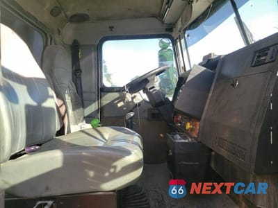 Piąte zdjęcie samochodu w środku: 2000 KENWORTH CONSTRUCTION T800 VIN:1NKDLU0X1YJ846235 - miniatura