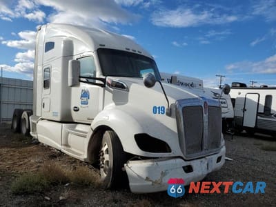 2017 KENWORTH CONSTRUCTION T680 1XKYDP9X0HJ144979 - główne zdjęcie licytacji z USA - miniatura