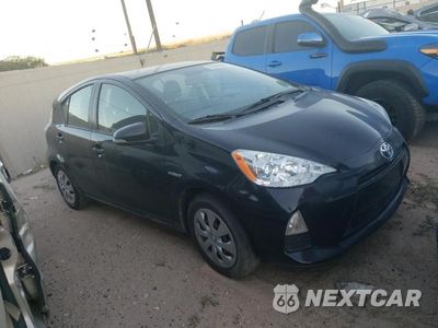 Czwarte zdjęcie samochodu z boku: 2013 TOYOTA PRIUS C VIN:JTDKDTB30D1552524 - miniatura