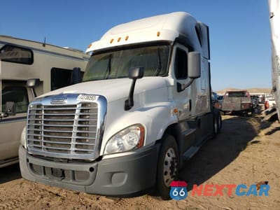 Drugie zdjęcie samochodu z przodu: 2014 FREIGHTLINER CASCADIA 125 VIN:3AKJGLD55ESFK3575 - miniatura
