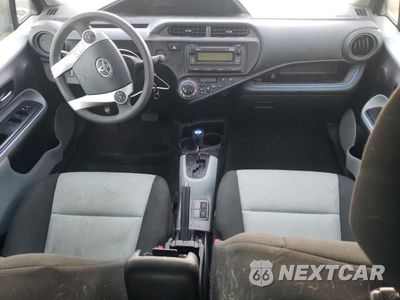 Zdjęcie 8 z 12 samochodu: 2013 TOYOTA PRIUS C VIN:JTDKDTB30D1552524 - miniatura