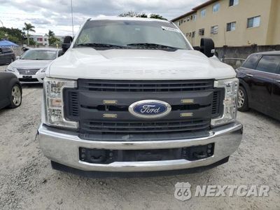 Piąte zdjęcie samochodu w środku: 2019 FORD F250 SUPER DUTY VIN:1FT7X2A60KEC91808 - miniatura