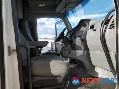 Piąte zdjęcie samochodu w środku: 2017 KENWORTH CONSTRUCTION T680 VIN:1XKYDP9X0HJ144979 - miniatura