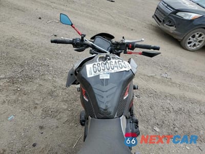 Piąte zdjęcie samochodu w środku: 2023 KAWASAKI ZR900 F VIN:ML5ZRDF13PDA58379 - miniatura