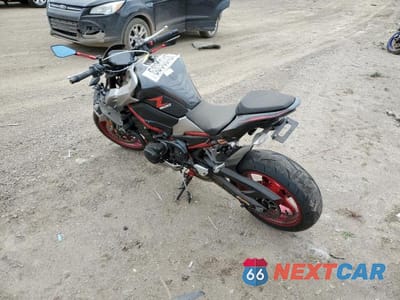 Trzecie zdjęcie samochodu z tyłu: 2023 KAWASAKI ZR900 F VIN:ML5ZRDF13PDA58379 - miniatura