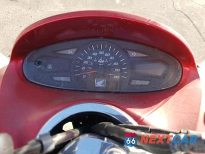 Zdjęcie 8 z 10 samochodu: 2013 HONDA PCX 150 VIN:MLHKF1210D5005238 - miniatura